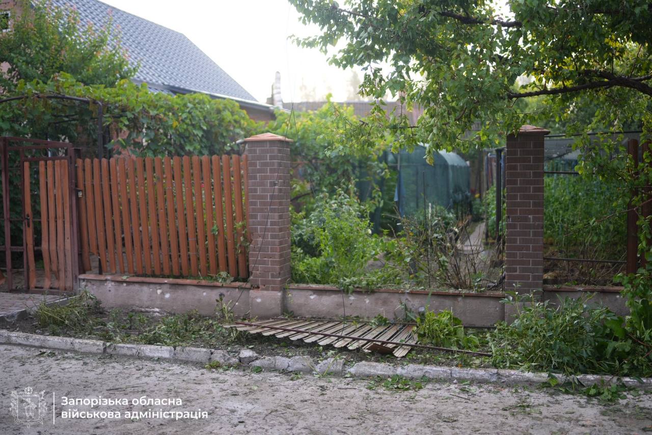 Последствия атаки РСЗО в Запорожье.