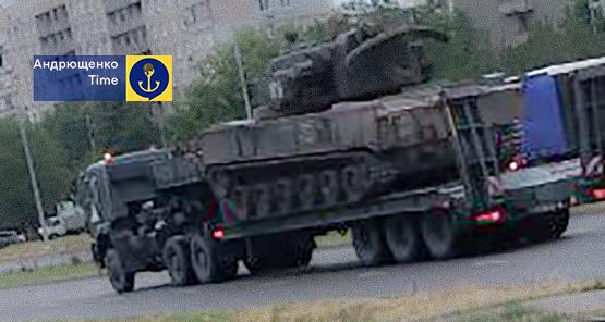 Через Мариуполь перебрасывают технику на Запорожское направление.