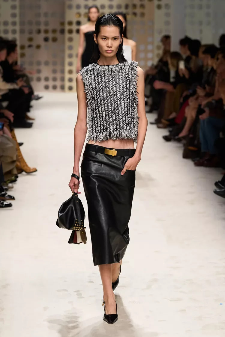 Юбки с низкой талией в трендах сезона.