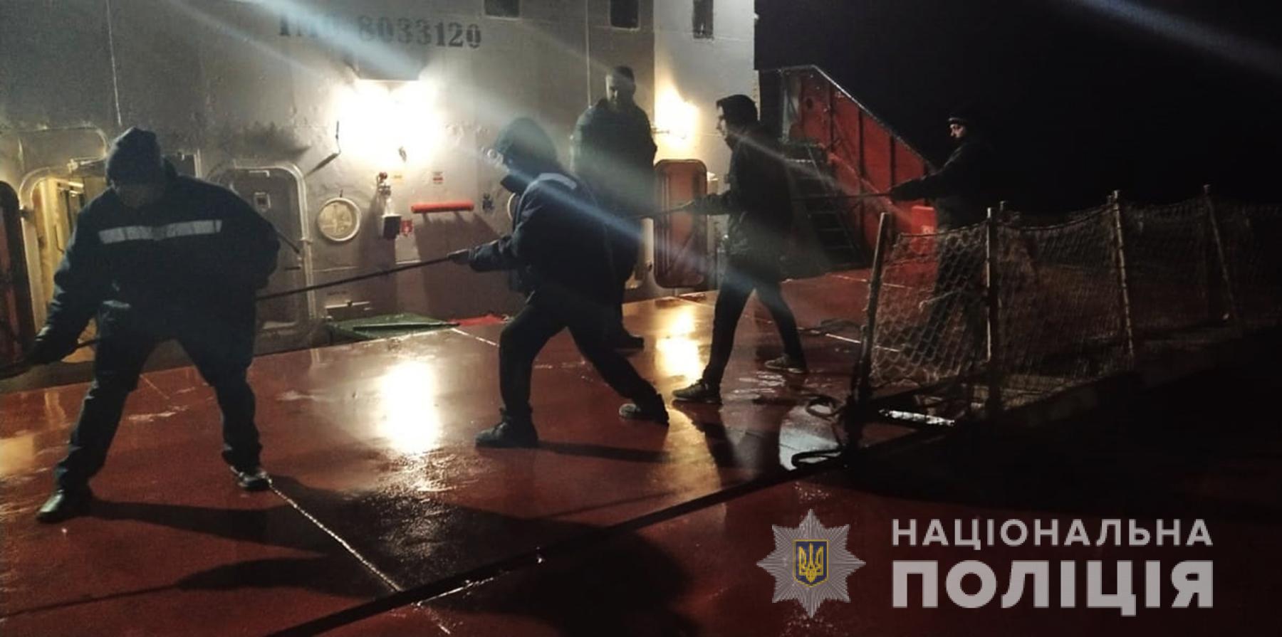 Пожар начался в каюте / фото: ГУНП