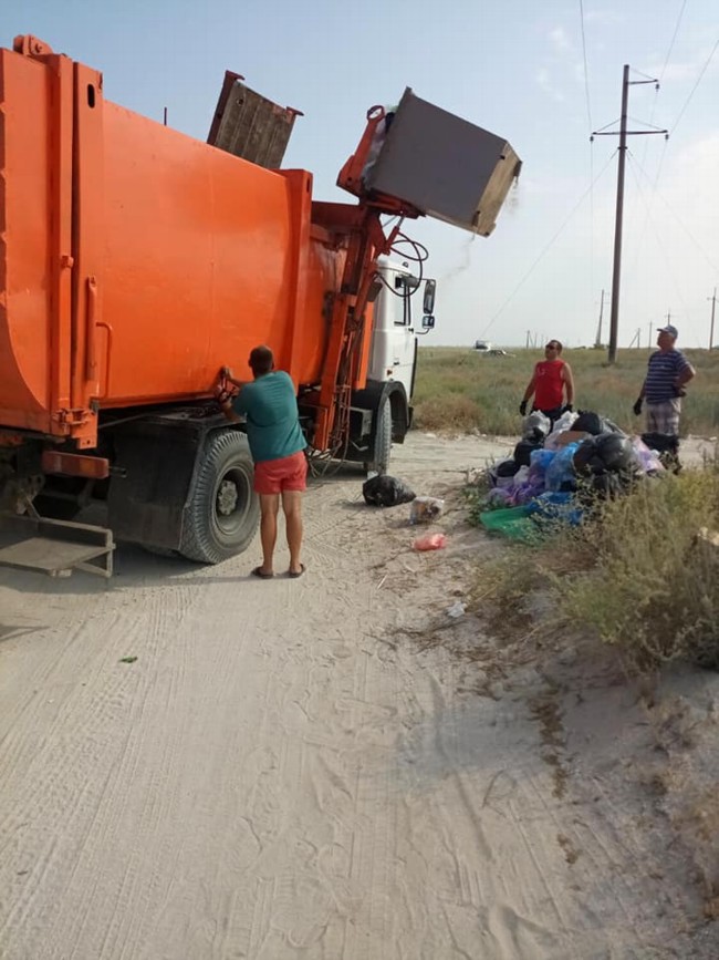 Сейчас оттуда вывозят мусор тоннами / фото: krlk.gov.ua