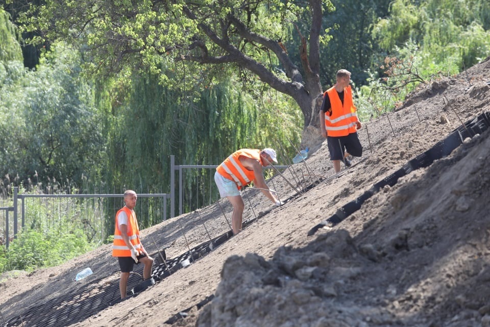 Укрепление склонов / фото: пресс-служба Запорожского горсовета