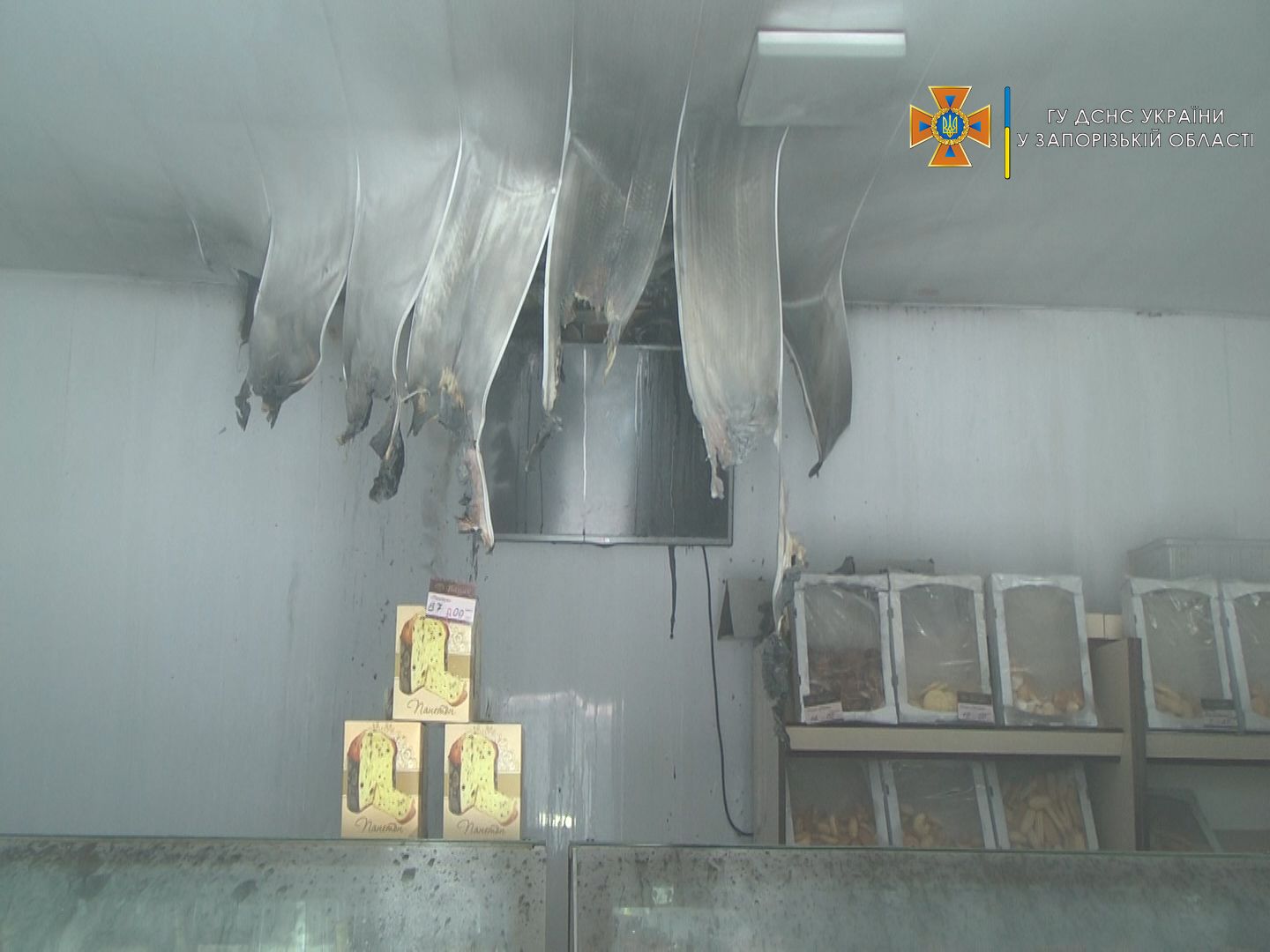 На Павло-Кичкасе сгорел кондитерский магазин. Фото: ГСЧС