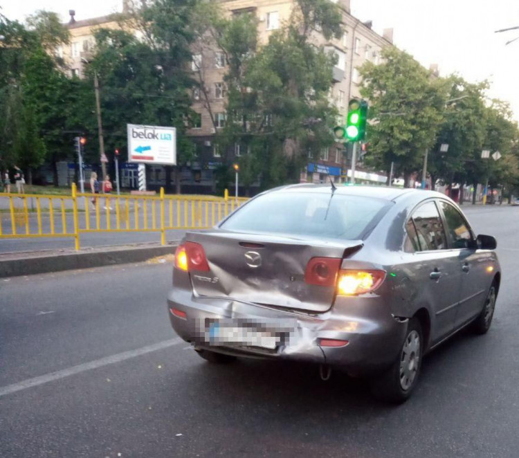 Маршрутка влетела в легковушку. Фото: Патрульная полиция
