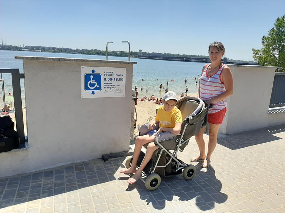 Время работы лифта, который не работает. Фото: fb  Наталья Ростовская