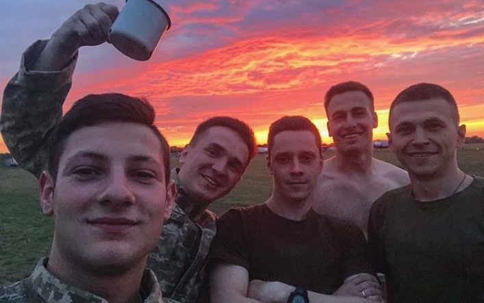 Погибший мелитополец Евгений (на фото по середине). Фото: fb Евгений Скоробогатько