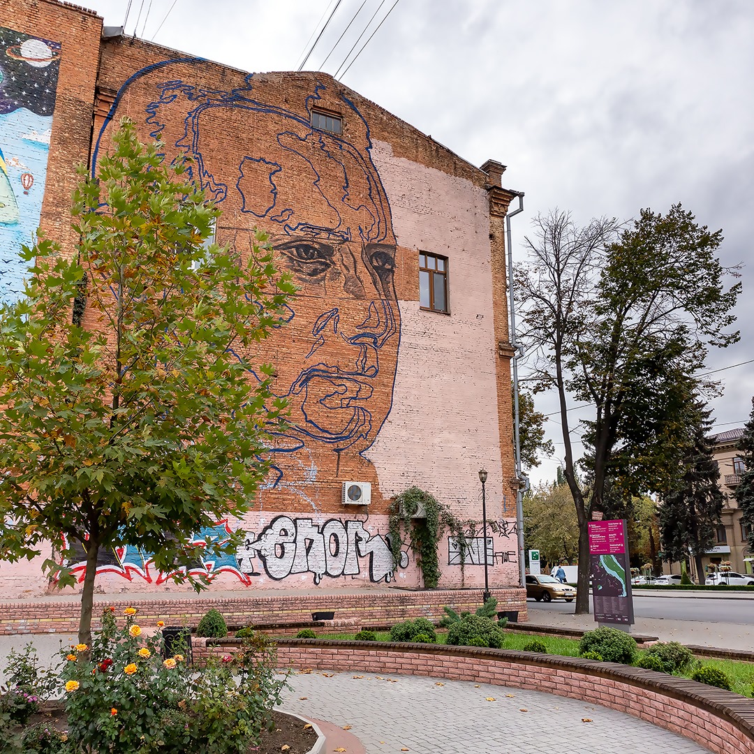 В Запорожье рисуют новый мурал. Фото: fb Запоріжжя / Zaporizhzhia