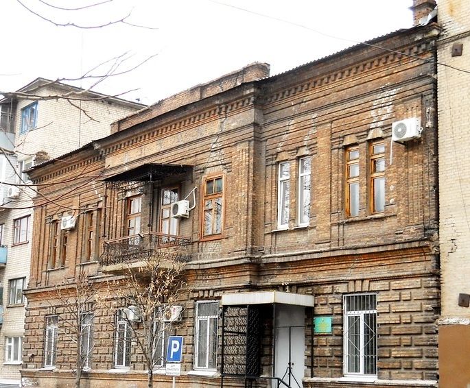 Доходный дом с аптекой провизора и мецената Августа Рихтера.