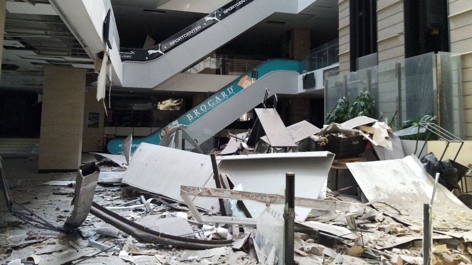 Ракета потрапила до ТРЦ 