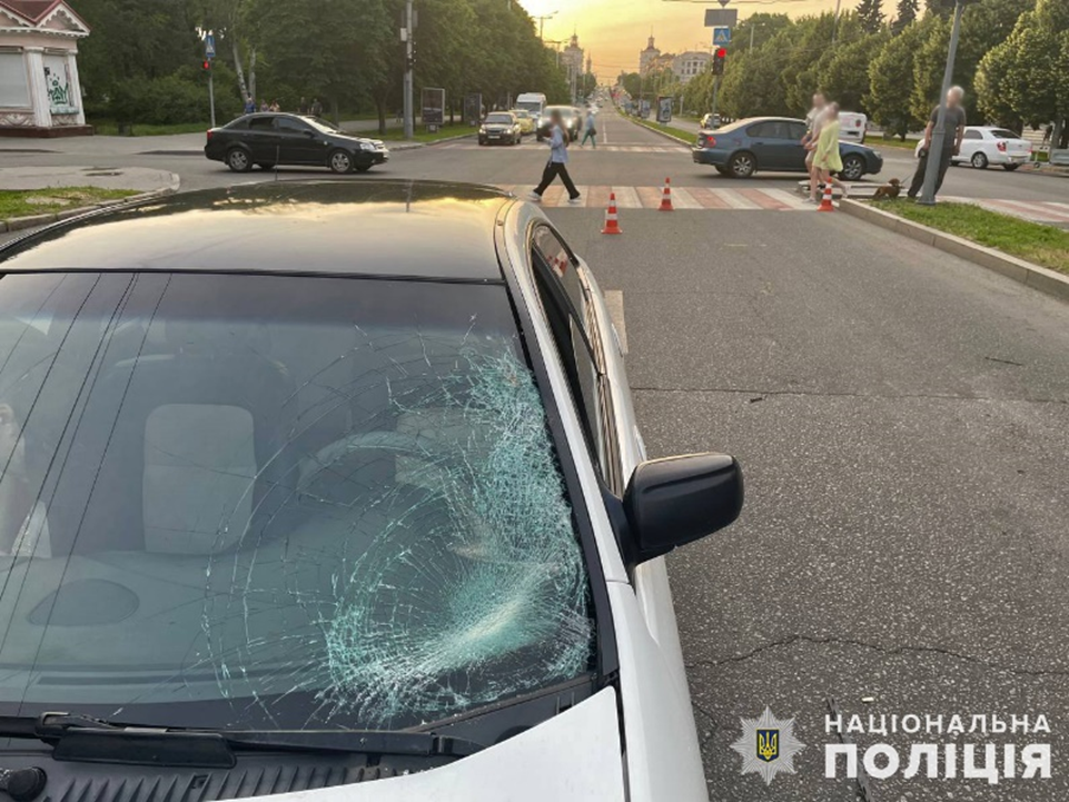 В центре Запорожья автомобиль сбил пешехода: полиция ищет очевидцев ДТП. || Фото: zp.npu.gov.ua