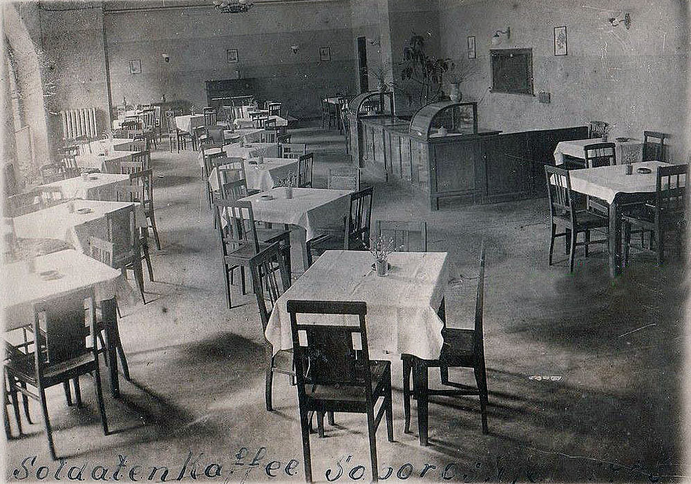 Интерьер заведения в 1943 году. Фото из архива Олега Суворова