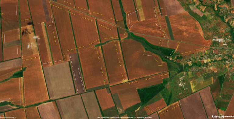 Западная окраина Андреевки и дорога, ведущая к поселкам Дахго, Обеточное и Салтычия, 07.07.2023. Фото со спутника Sentinel-2