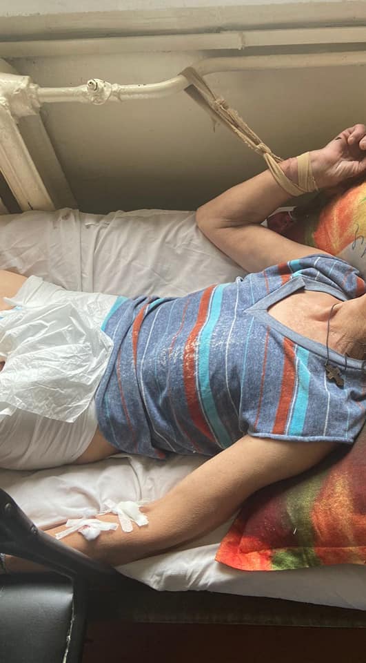 Одинокая пенсионерка Екатерина находится в терапевтическом отделении 4-й горбольницы, что на Глазунова. Фото: fb Мария Говяда