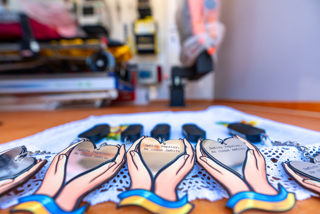 Рятуємо життя: Епіцентр планує до кінця року передати медикам 100 реанімобілів фото 5 4