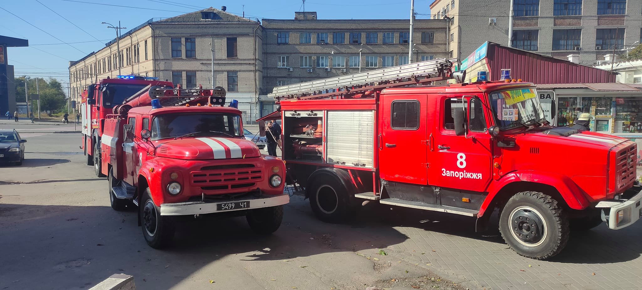 Около жд-вокзала куча пожарных. Фото: fb Валентин Галензовский