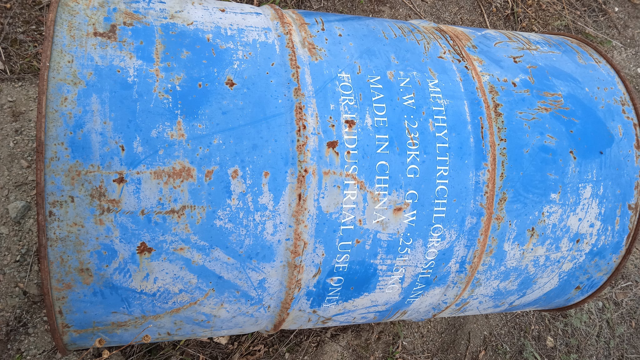 Также несколько десятков бочек, в которых ранее была ртуть. Фото: fb Денис Розенков