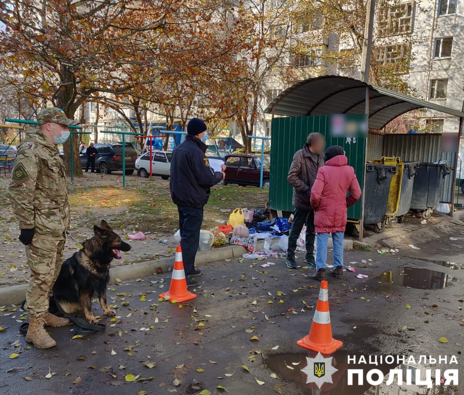 Мертвого малыша нашли бездомные в мусорном контейнере. Фото: facebook.com/PoliceMelitopol
