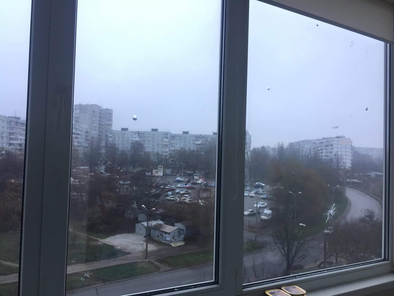 Запорожанке обстреляли окна. || Фото: facebook.com/ShlyahtunovNikita