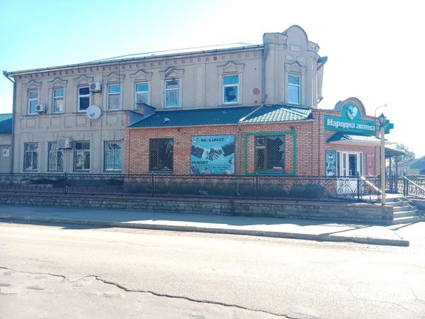 Ворожі обстріли пошкоджено будівлю старовинного прибуткового будинку.