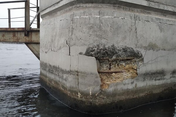 В основании новых мостов ржавая арматура и осыпающийся бетон. Фото: fb Геннадий Стрельцов