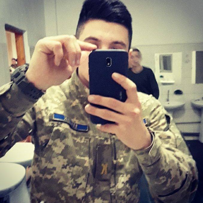 Александр был сыном украинского героя Игоря Скочко, которого в 2014 сбили в небе над Луганском. Фото: fb Александр Скочков