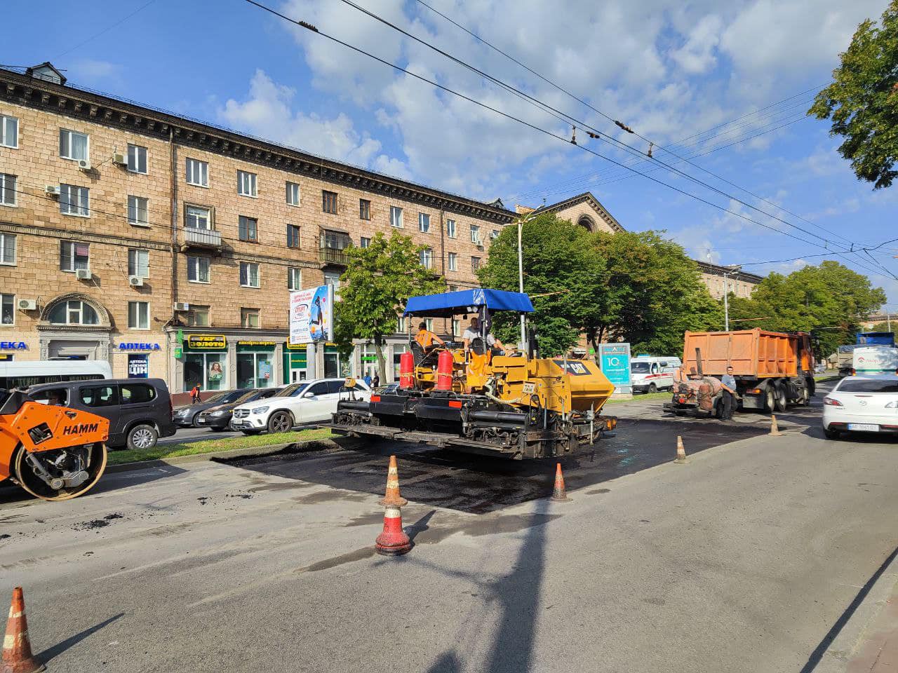 В центре Запорожья из проезжей части убрали 