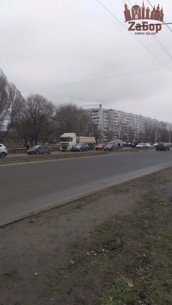 Через це утворився затор.