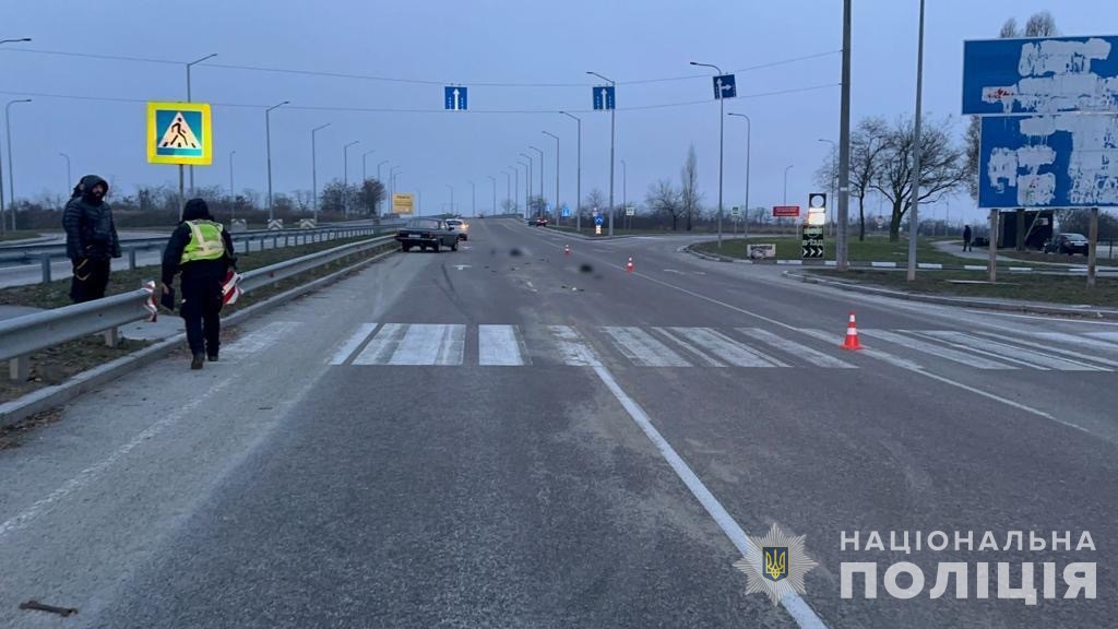 В Запорожье произошло смертельное ДТП: полиция разыскивает одного из участников аварии. || Фото: zp.npu.gov.ua