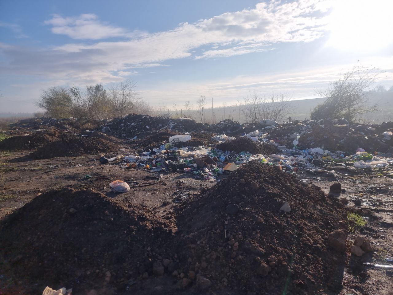 Під Запоріжжям виявили несанкціоновані сміттєзвалище.