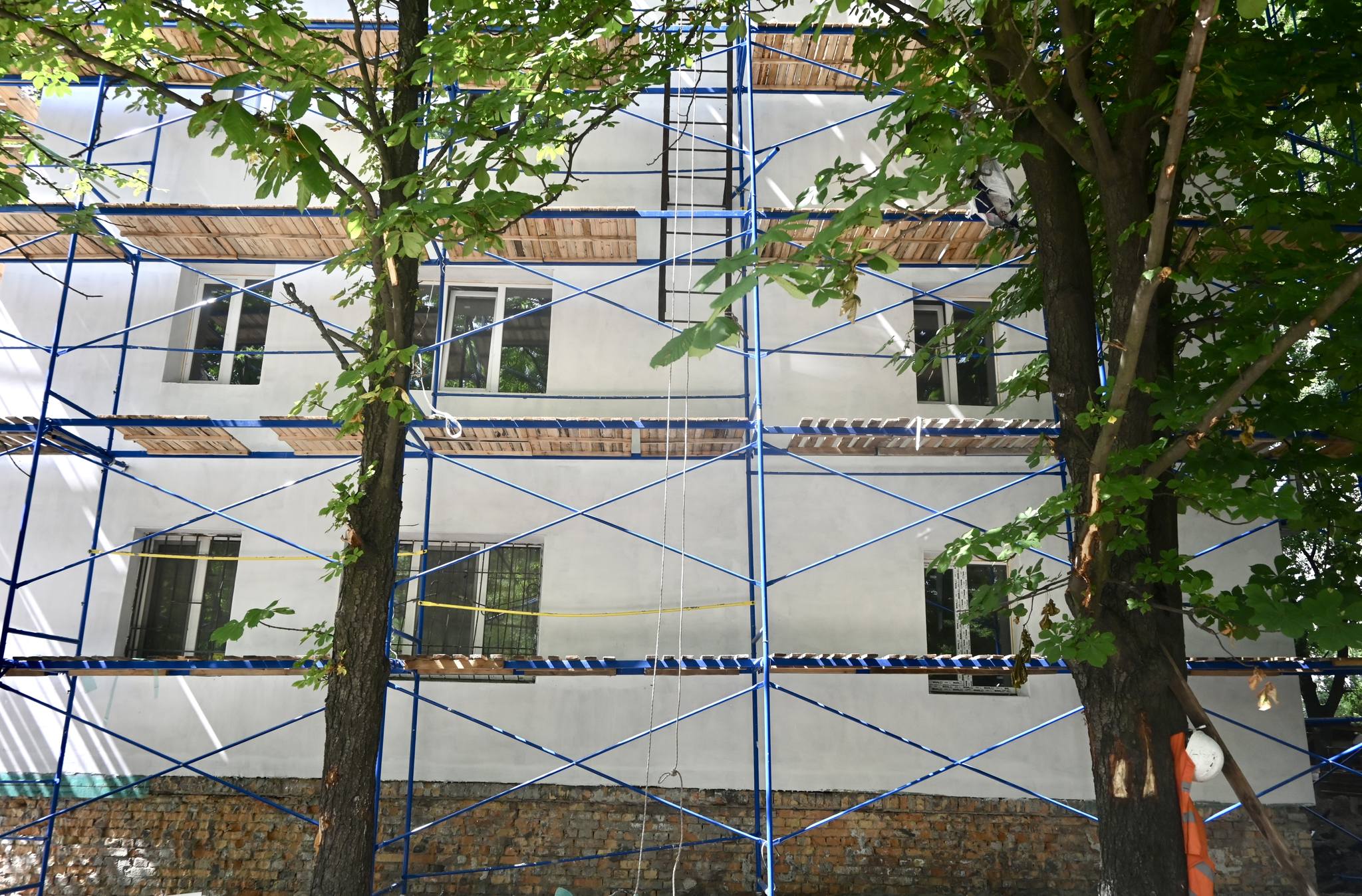 Как идет восстановление шести домов в Запорожье, разрушивших обстрелы РФ.