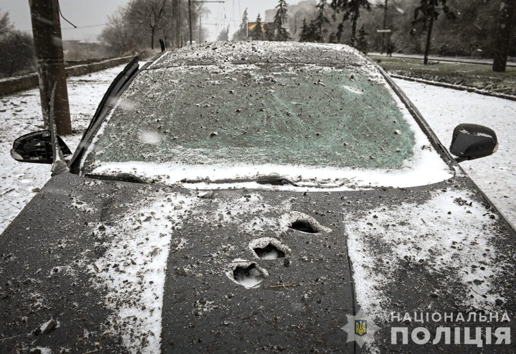 У поліції показали наслідки ракетної атаки Запоріжжя 8 січня.