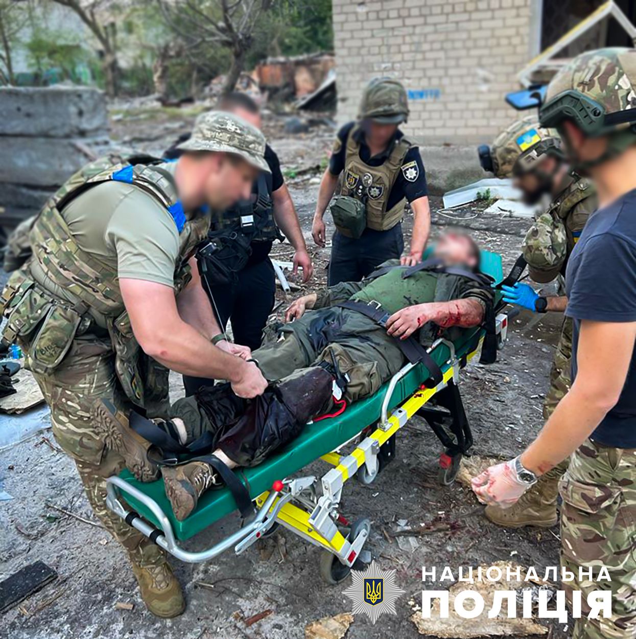 В полиции показали фотографии последствий авиационного удара по Орехову. || Фото: zp.npu.gov.ua