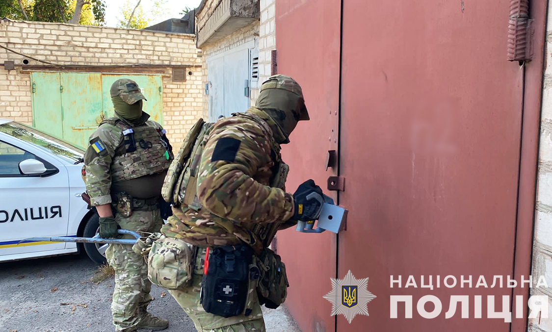 В Запорожье разоблачили схему продажи фальсифицированного алкоголя в пунктах приема вторсырья.