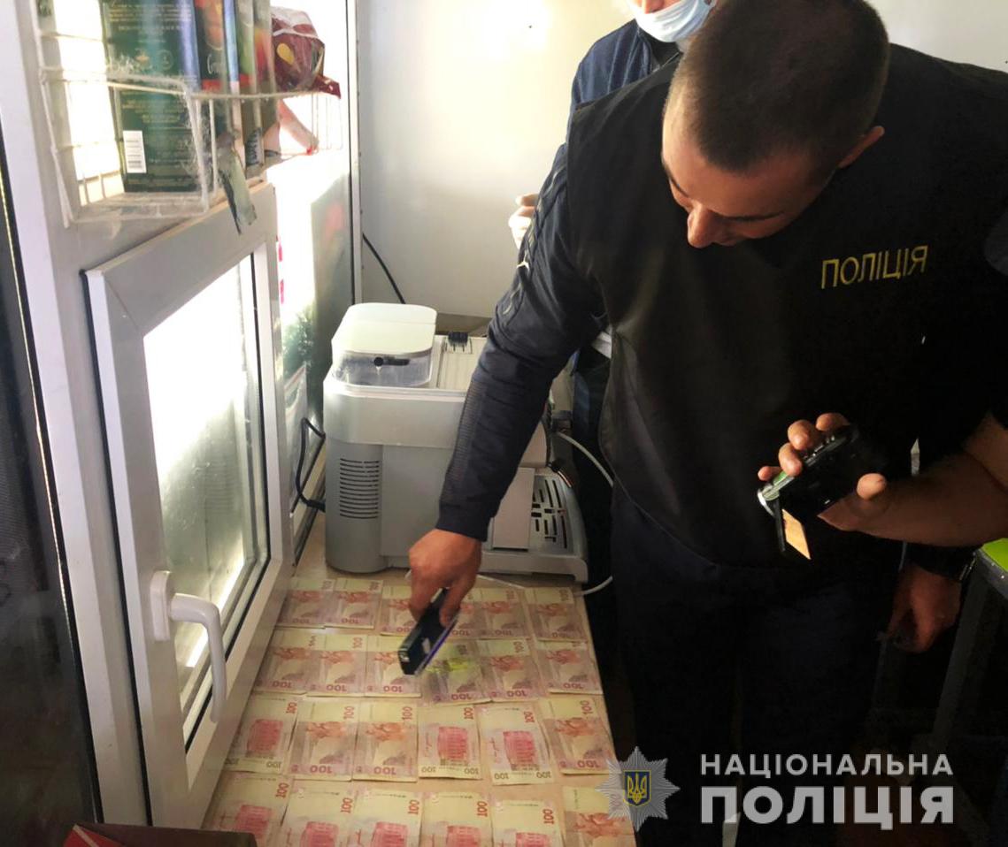 В "Дубовке" задержали замдиректора, который получил взятку от бизнесмена. Фото: ГУНП