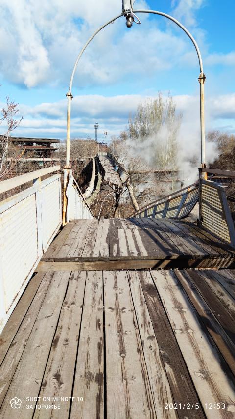 На "Запорожстали" рухнул мост. Фото: fb Андрей Сапа