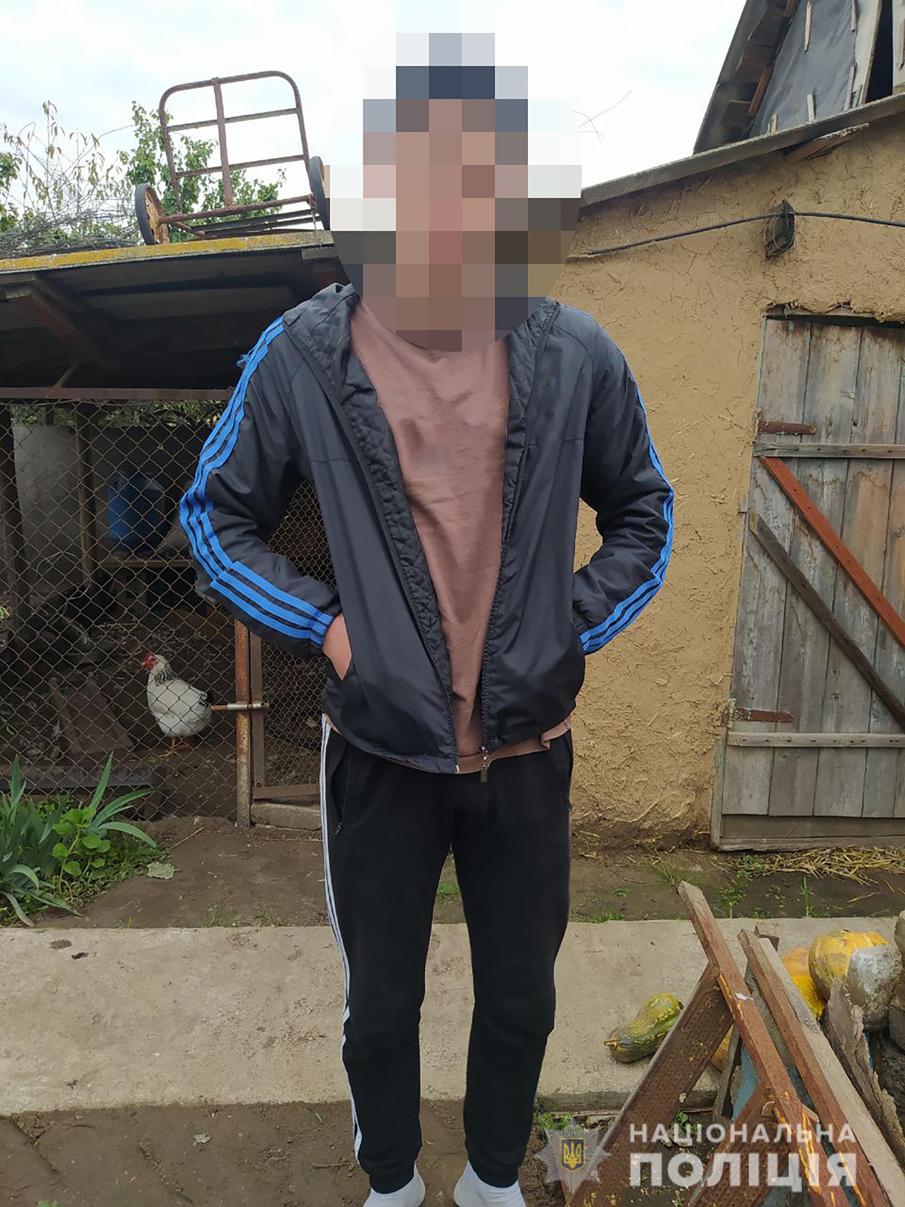 Парень украл урну для голосования, чтобы разводить улиток. Фото: ГУНП