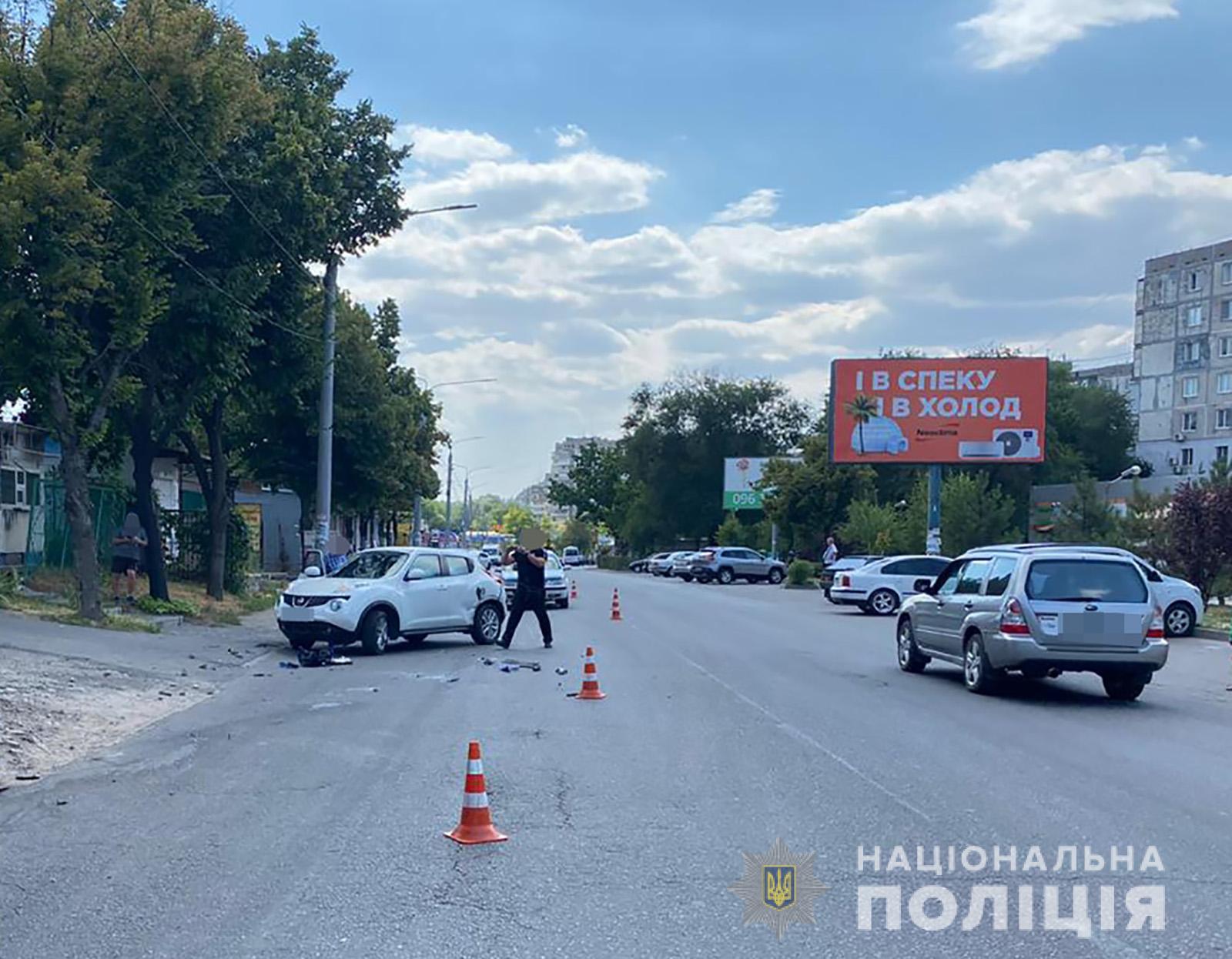 Женщина-водитель не пропустила мотоцикл. Фото: ГУНП