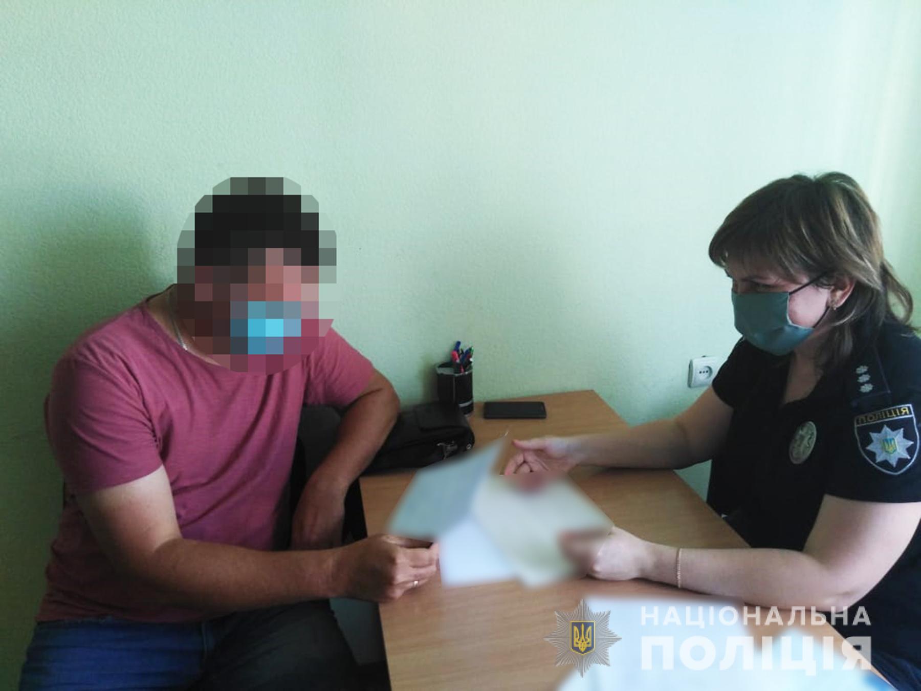 Полицейские ходили в магазине без маски. Фото: ГУНП