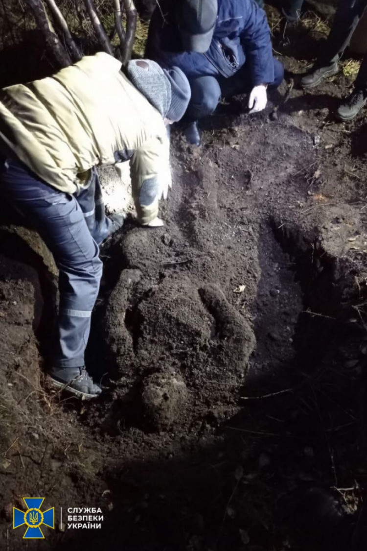 Профессора ЗНУ нашли мертвым в посадке в одном нижнем белье. Фото: СБУ