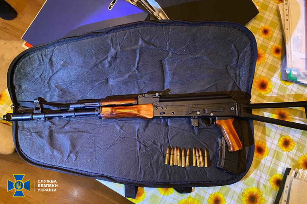 Нападали на владельцев автобусов и водителей: в Запорожье задержали рэкетиров.