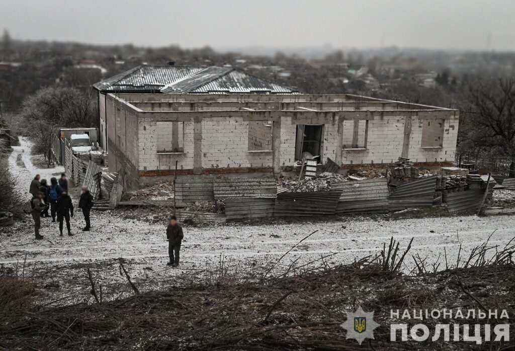 У поліції показали наслідки ракетної атаки Запоріжжя 8 січня.