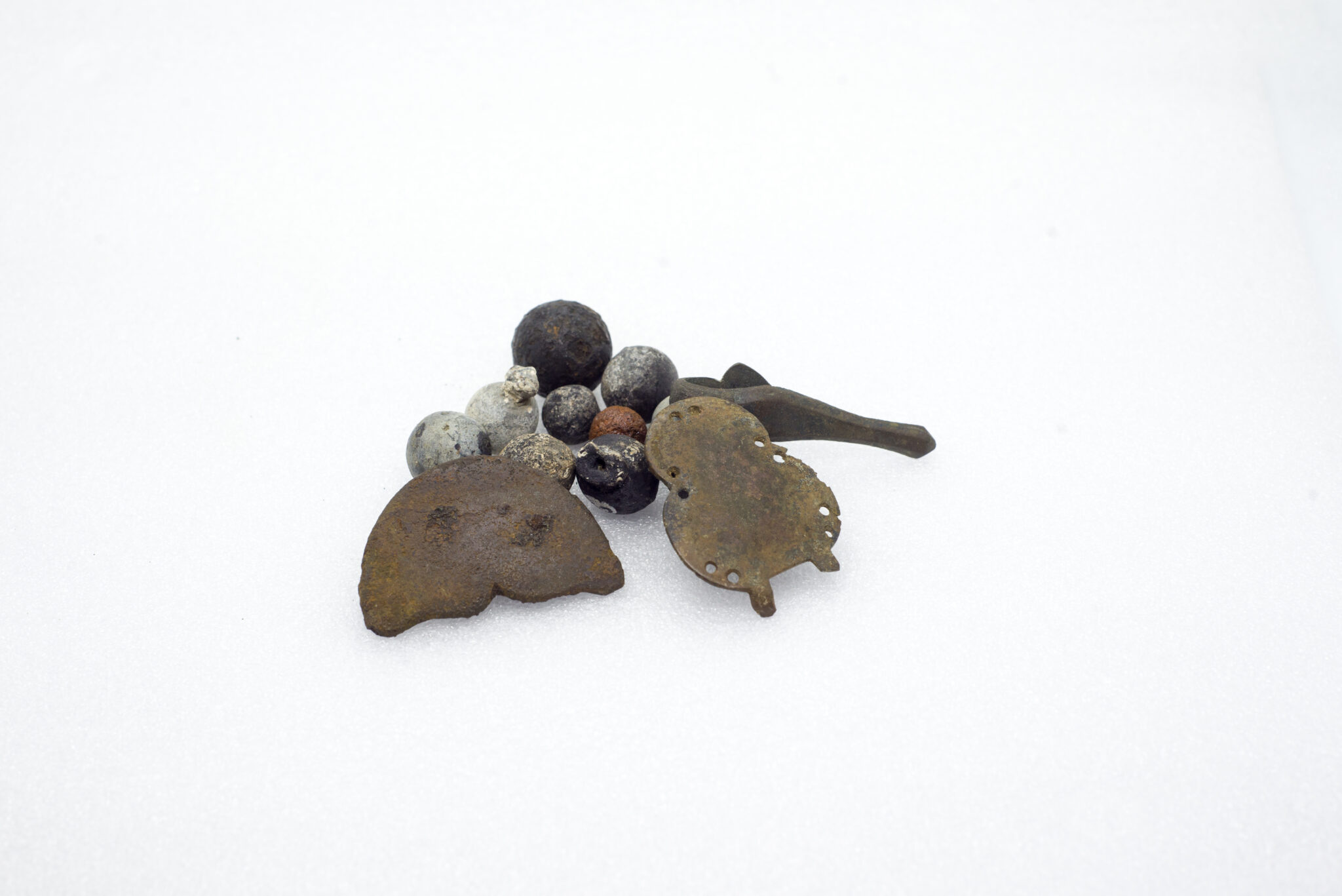 Пули, пряжки, застежка.