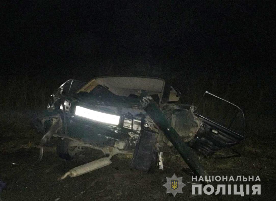 Около Васильевки в ДТП погибло двое людей. Фото: ГУНП