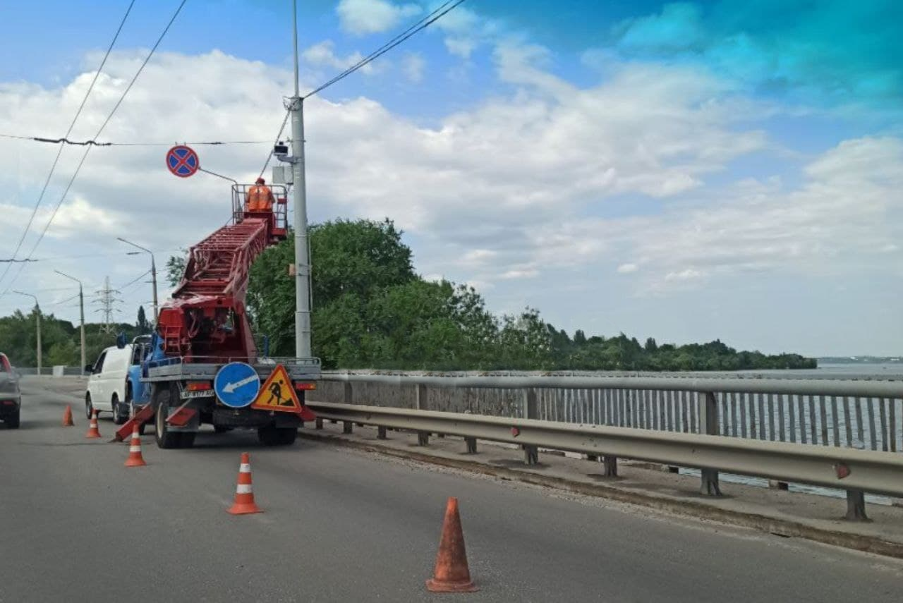 На плотине ДнепроГЭС установили автоматическую камеру фиксации нарушений ПДД. Фото из соцсети