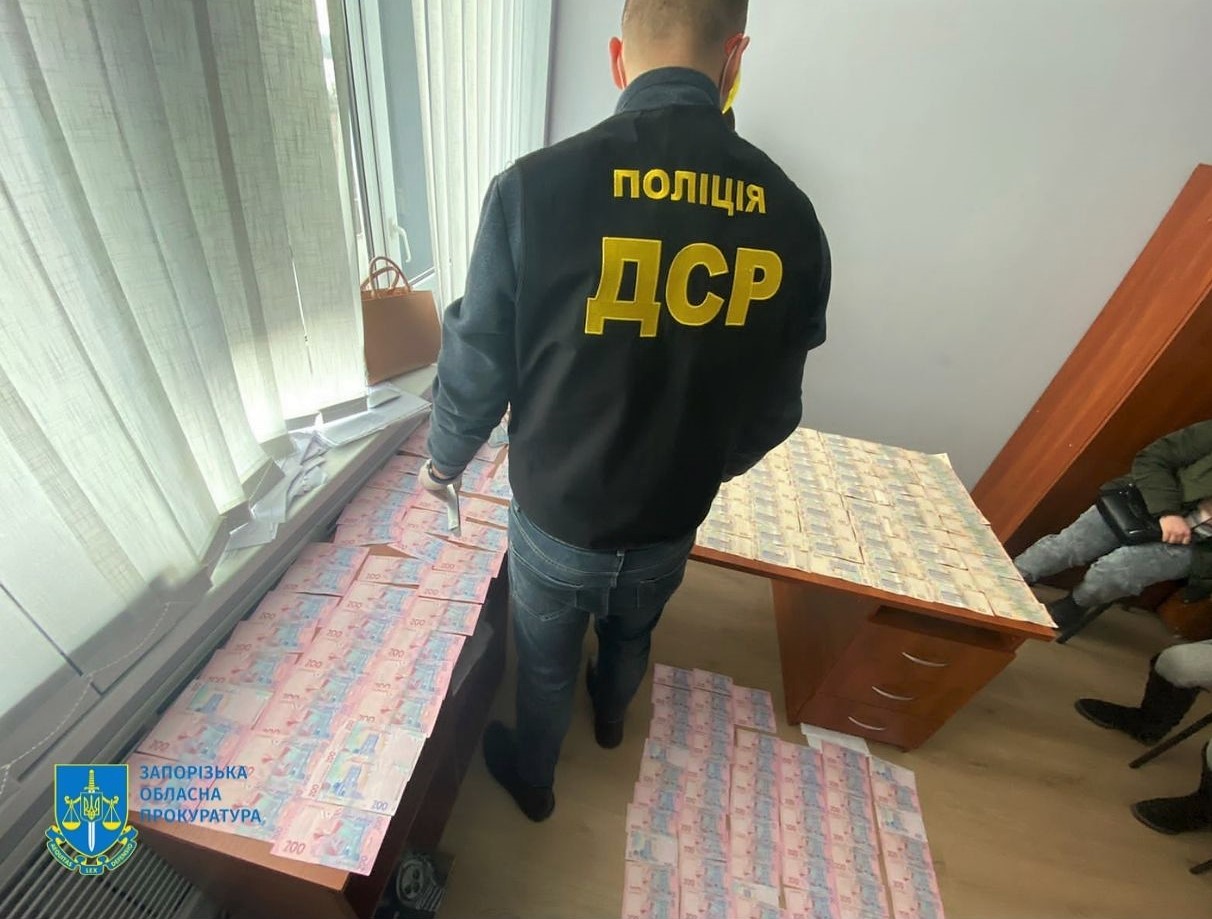 Бухгалтершу задержали на взятке.