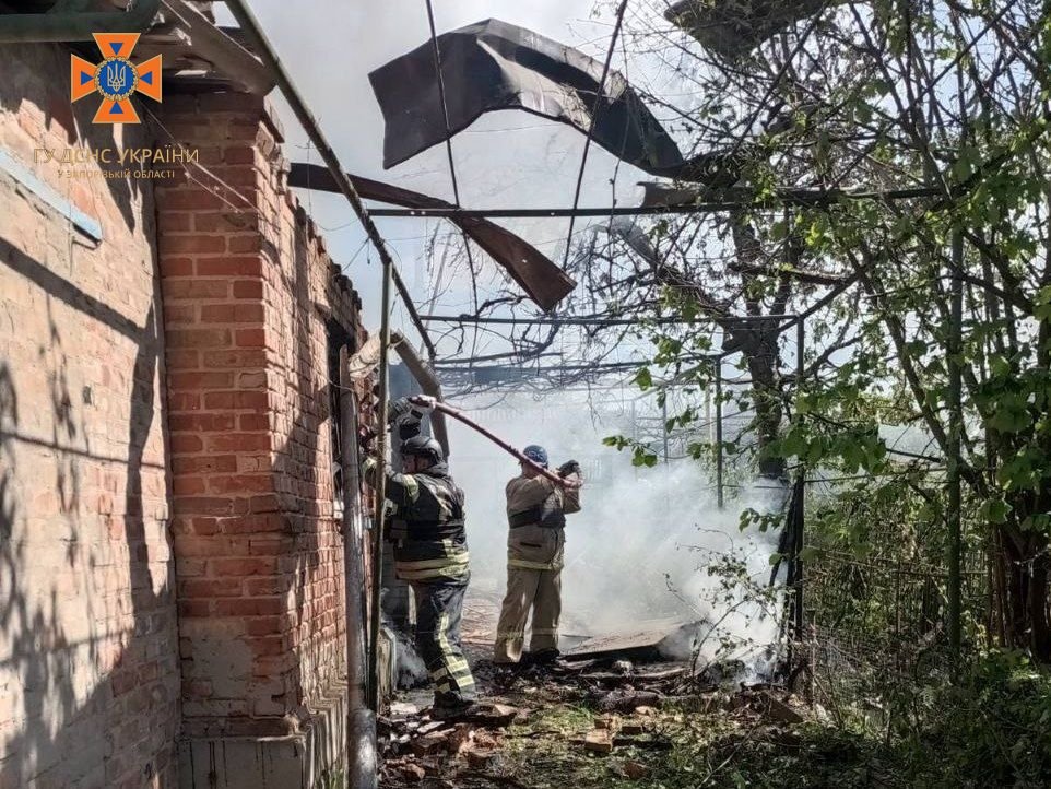 Разрушены дома и школа: армия РФ выпустила по Гуляйполю авиабомбу.