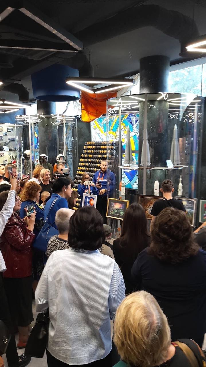 12-летний художник из Бердянска представил собственную книгу.