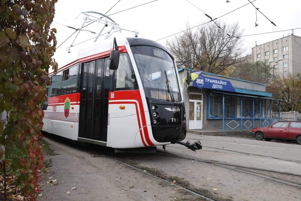 В Запорожье собрали новый трамвай. Фото: горсовет