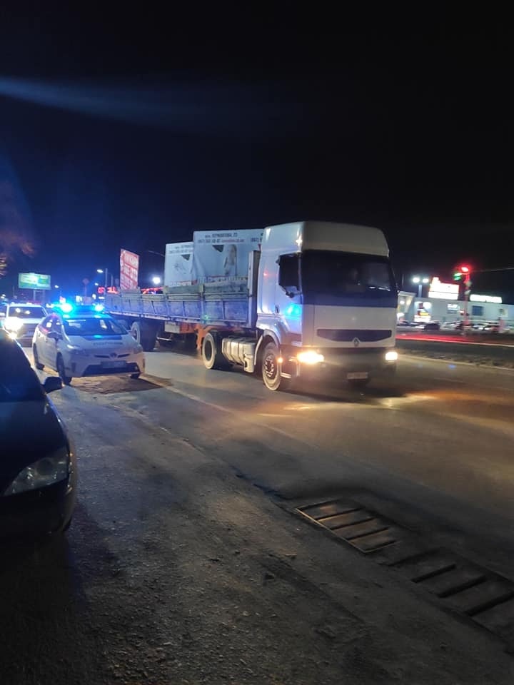 В 4-х районах Запорожья демонтировали 10 незаконных рекламных щитов. Фото: горсовет