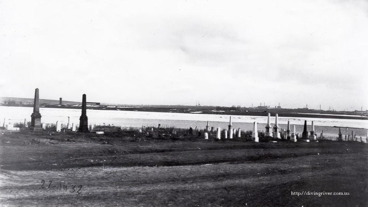 Вот так выглядело кладбище Айнлаге до того, как ушло под воду. Фото: Юрий Батаев